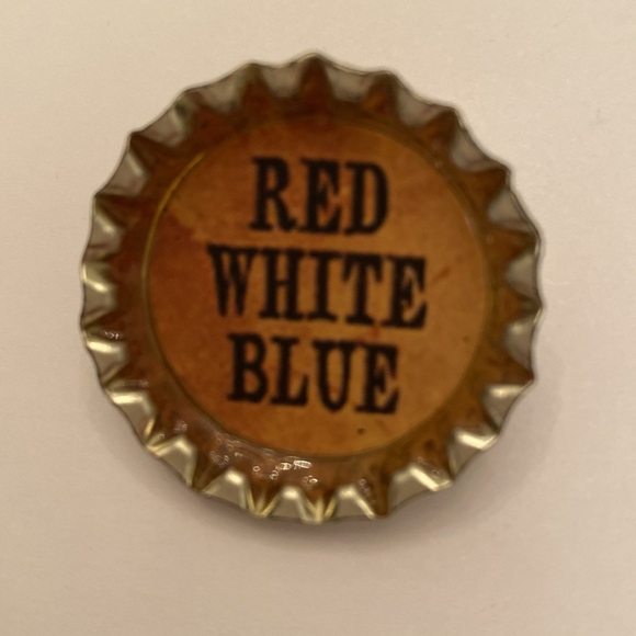 5 Patriotic Bottle Cap Pins • 🎉 Host Pick 🎉 - Picture 7 of 8